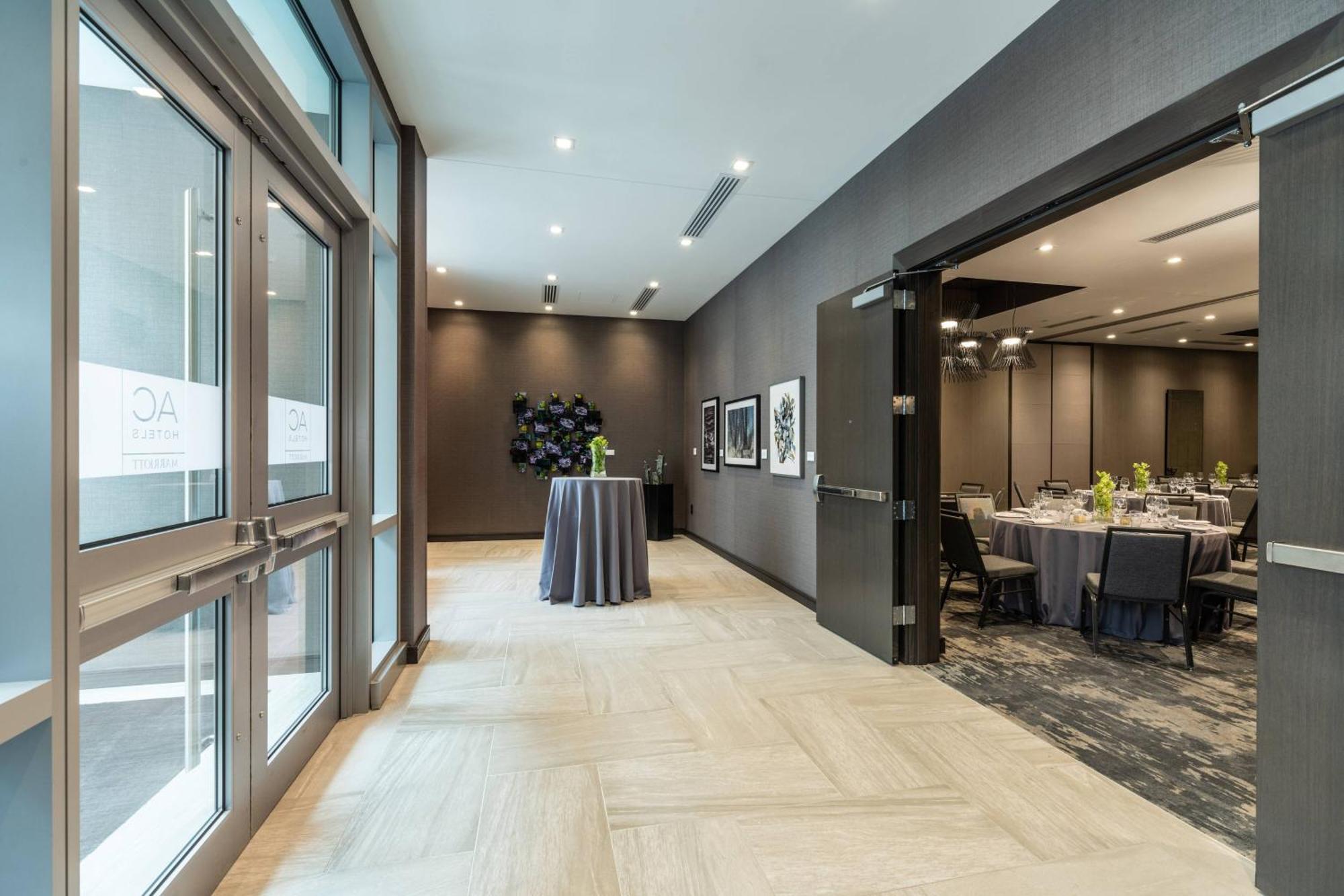 Ac Hotel By Marriott Boston Cleveland Circle Exteriör bild