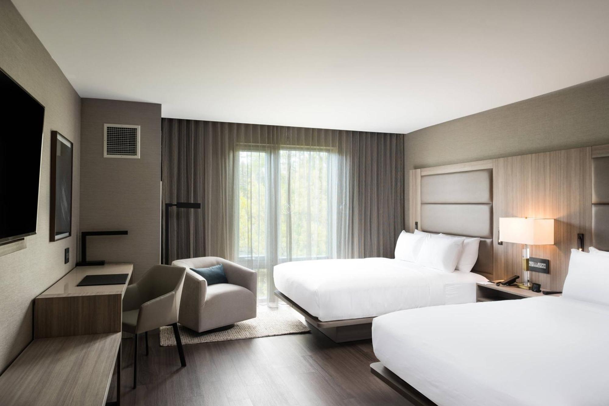 Ac Hotel By Marriott Boston Cleveland Circle Exteriör bild