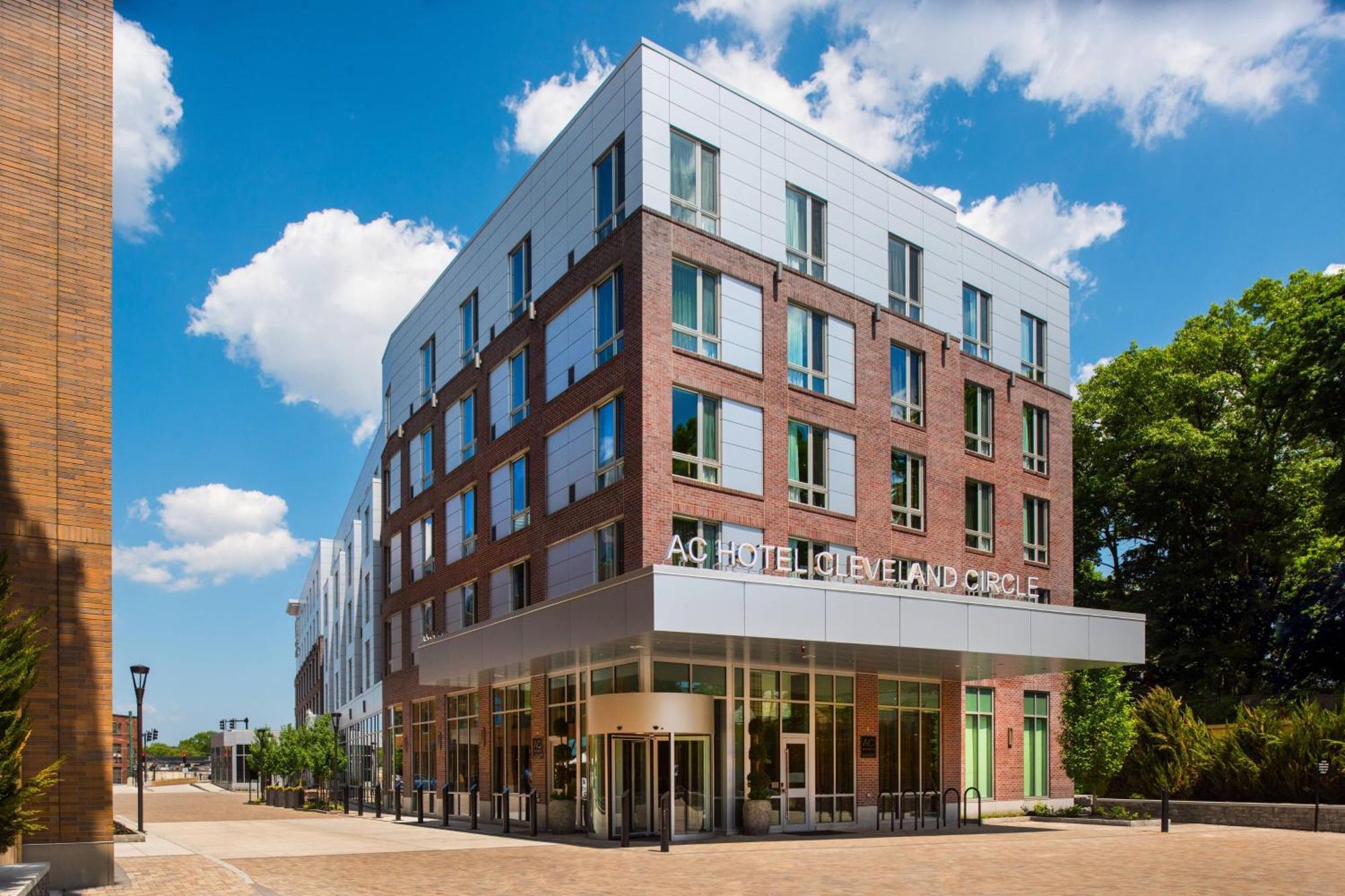 Ac Hotel By Marriott Boston Cleveland Circle Exteriör bild